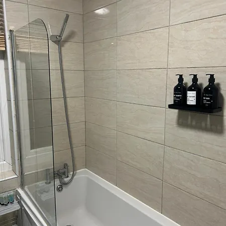 Apartment Modern 6-bed Near Centre *