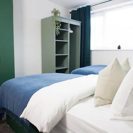 Apartment Modern 6-bed Near Centre