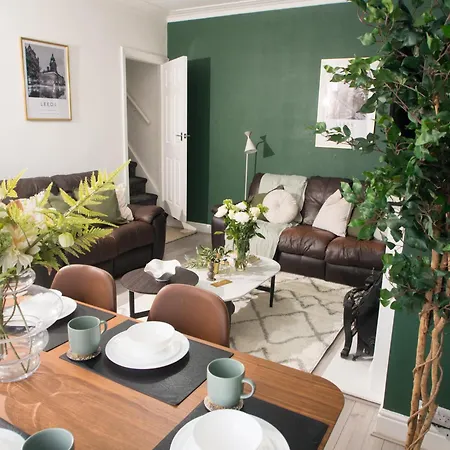 Apartment Modern 6-bed Near Centre *